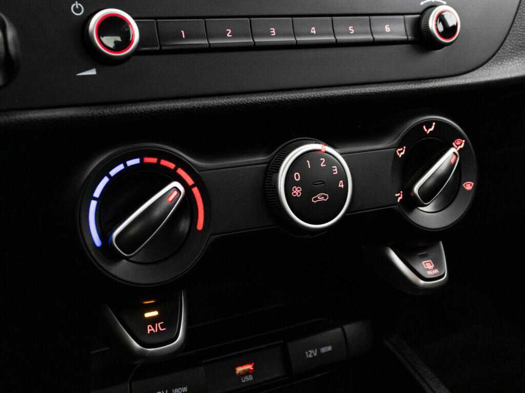 Купить Kia Rio с пробегом. Фото: #15