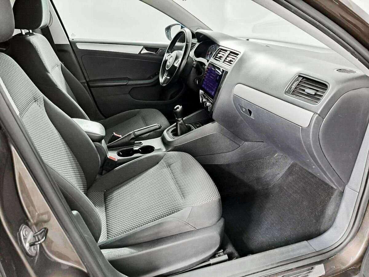 Купить Volkswagen Jetta с пробегом. Фото: #8