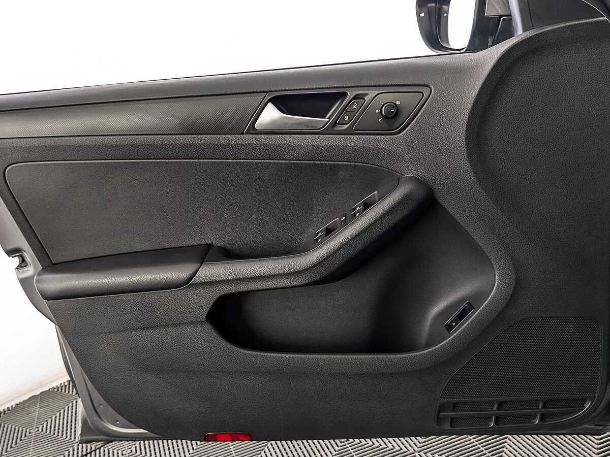 Купить Volkswagen Jetta с пробегом. Фото: #18