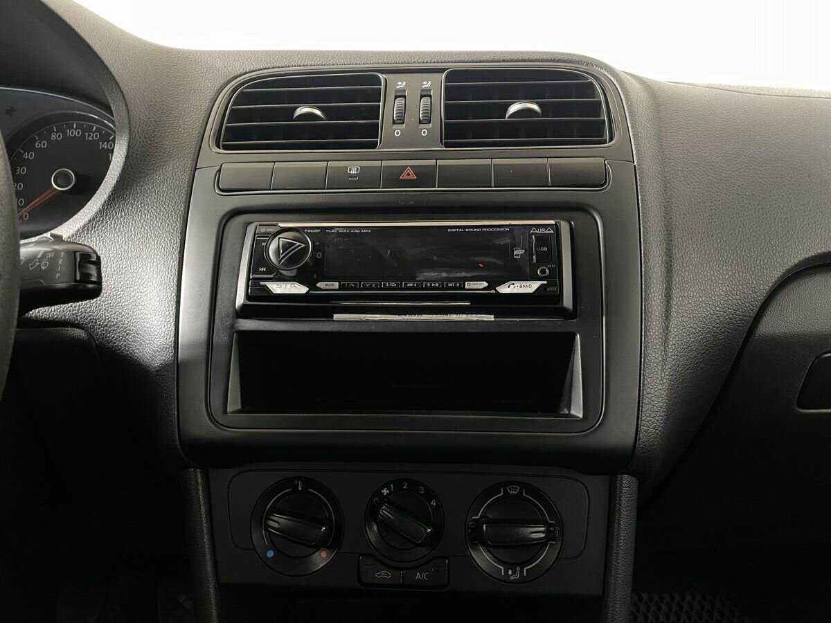 Купить Volkswagen Polo с пробегом. Фото: #11