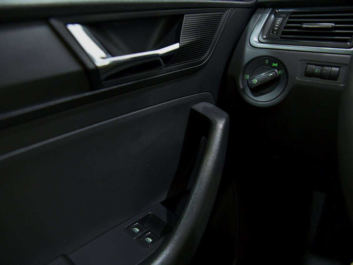 Купить Skoda Rapid с пробегом. Фото: #7