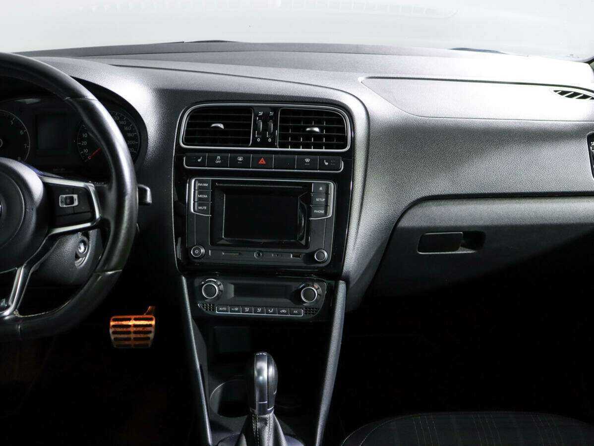 Купить Volkswagen Polo с пробегом. Фото: #12