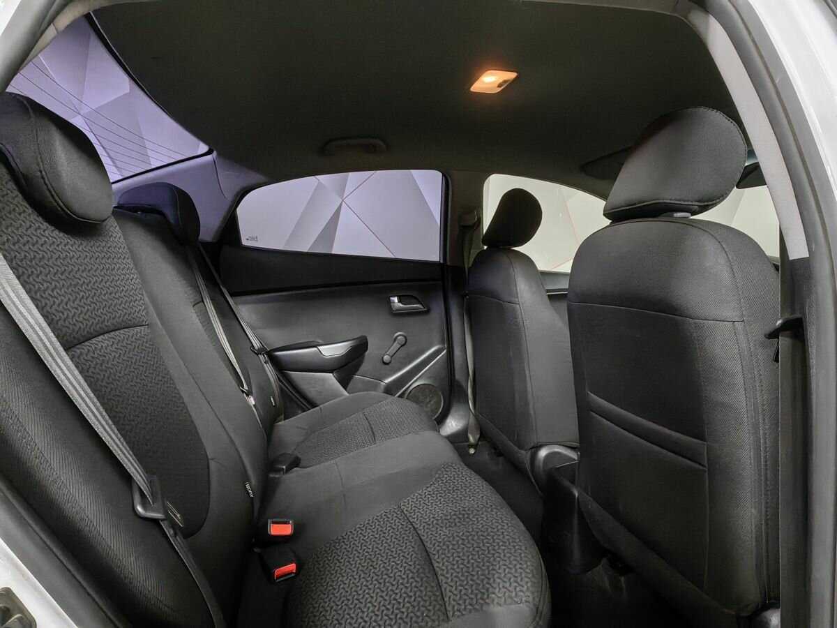 Купить Kia Rio с пробегом. Фото: #9