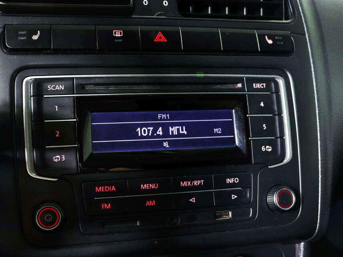 Купить Volkswagen Polo с пробегом. Фото: #11