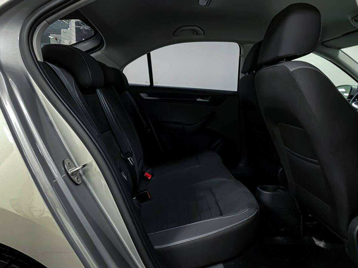 Купить Volkswagen Polo с пробегом. Фото: #11