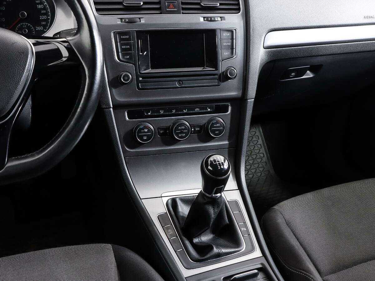 Купить Volkswagen Golf с пробегом. Фото: #9