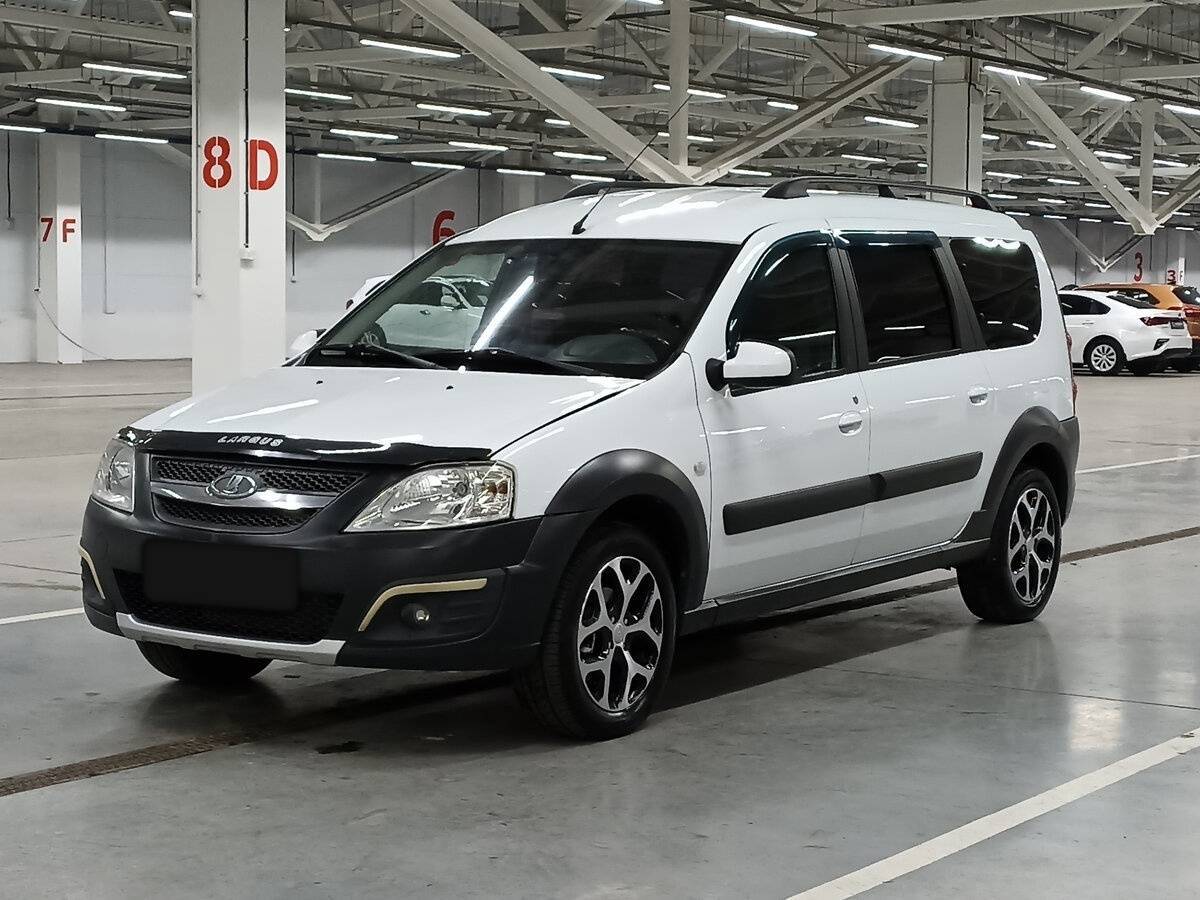 Купить Lada (ВАЗ) Largus с пробегом. Посмотреть фото