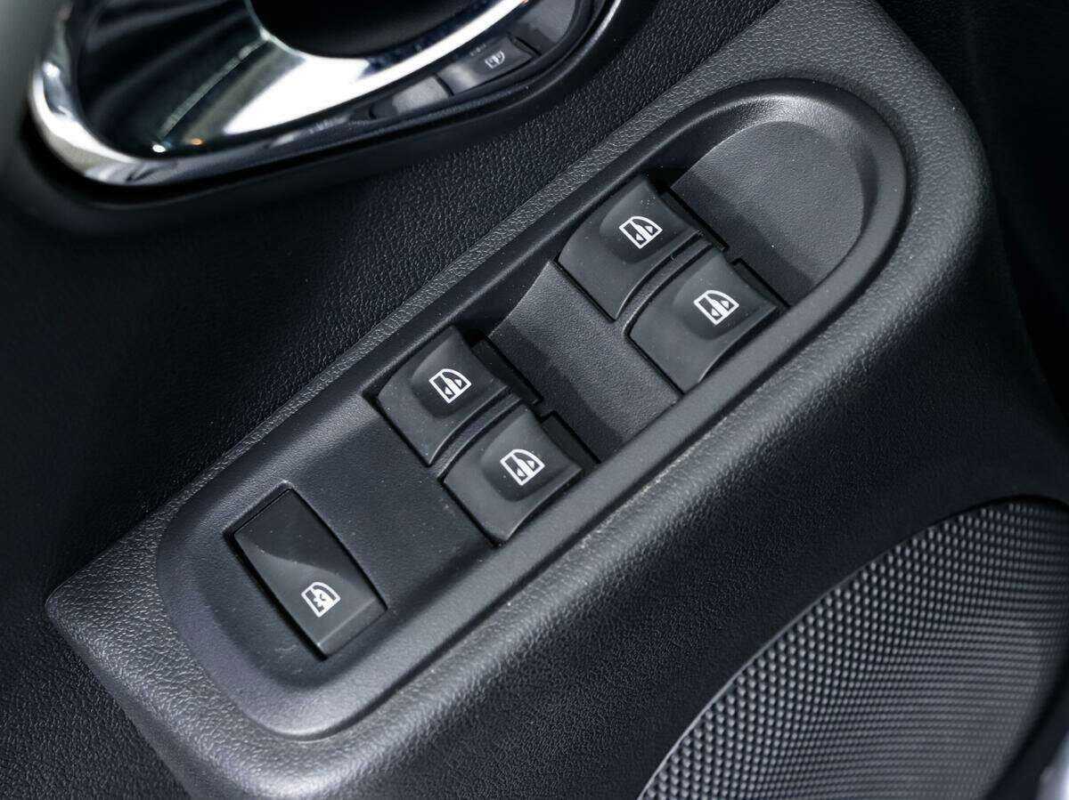 Купить Nissan Terrano с пробегом. Фото: #13