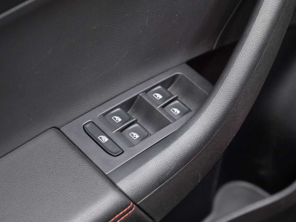 Купить Volkswagen Polo с пробегом. Фото: #15