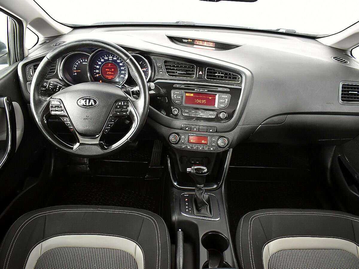 Купить Kia Ceed с пробегом. Фото: #9