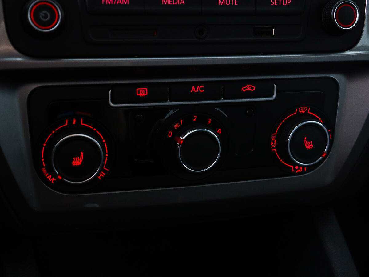 Купить Volkswagen Jetta с пробегом. Фото: #11