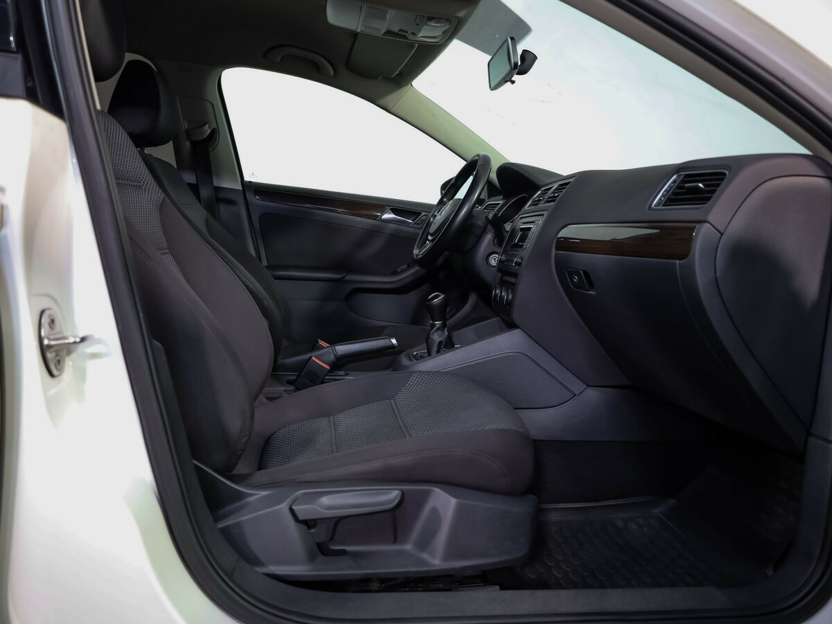 Купить Volkswagen Jetta с пробегом. Фото: #14