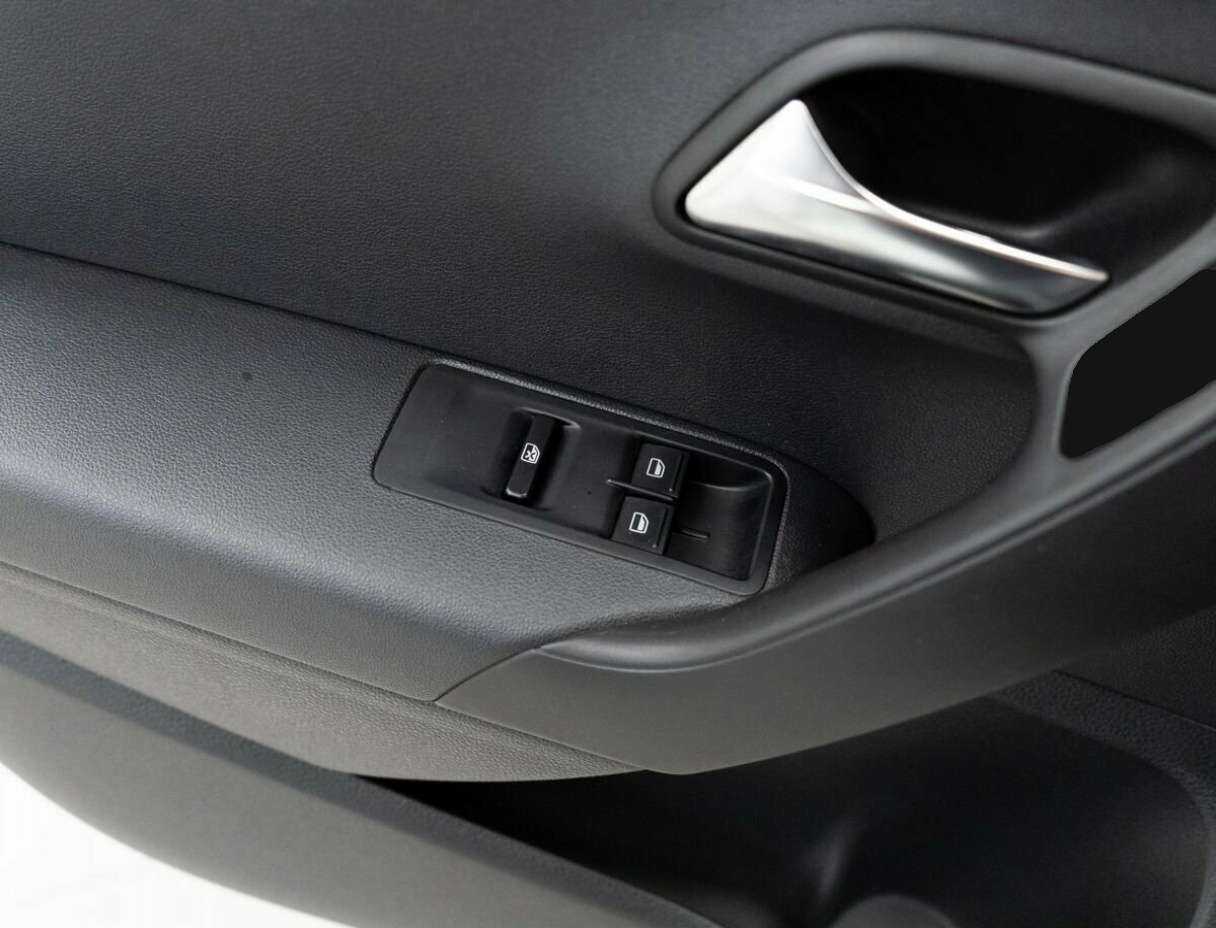 Купить Volkswagen Polo с пробегом. Фото: #12