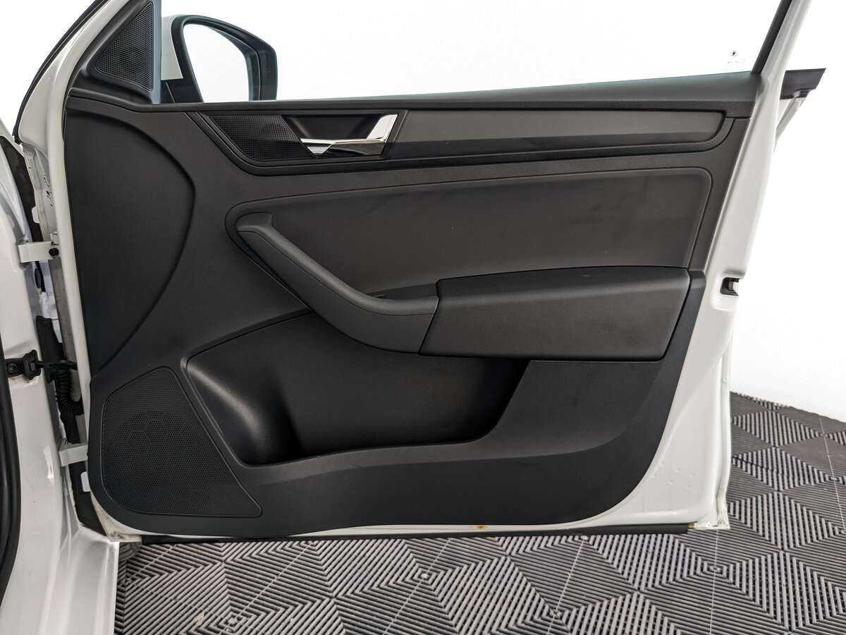 Купить Skoda Rapid с пробегом. Фото: #20