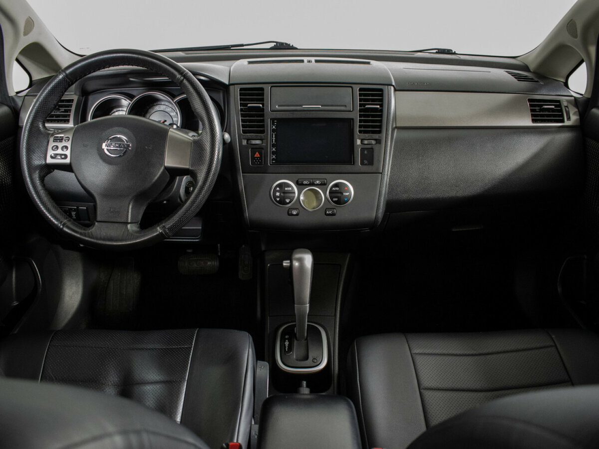 Купить Nissan Tiida с пробегом. Фото: #10