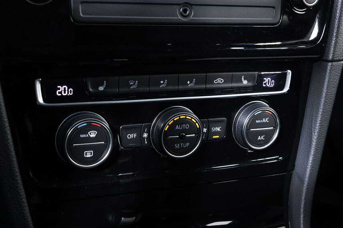 Купить Volkswagen Golf с пробегом. Фото: #16