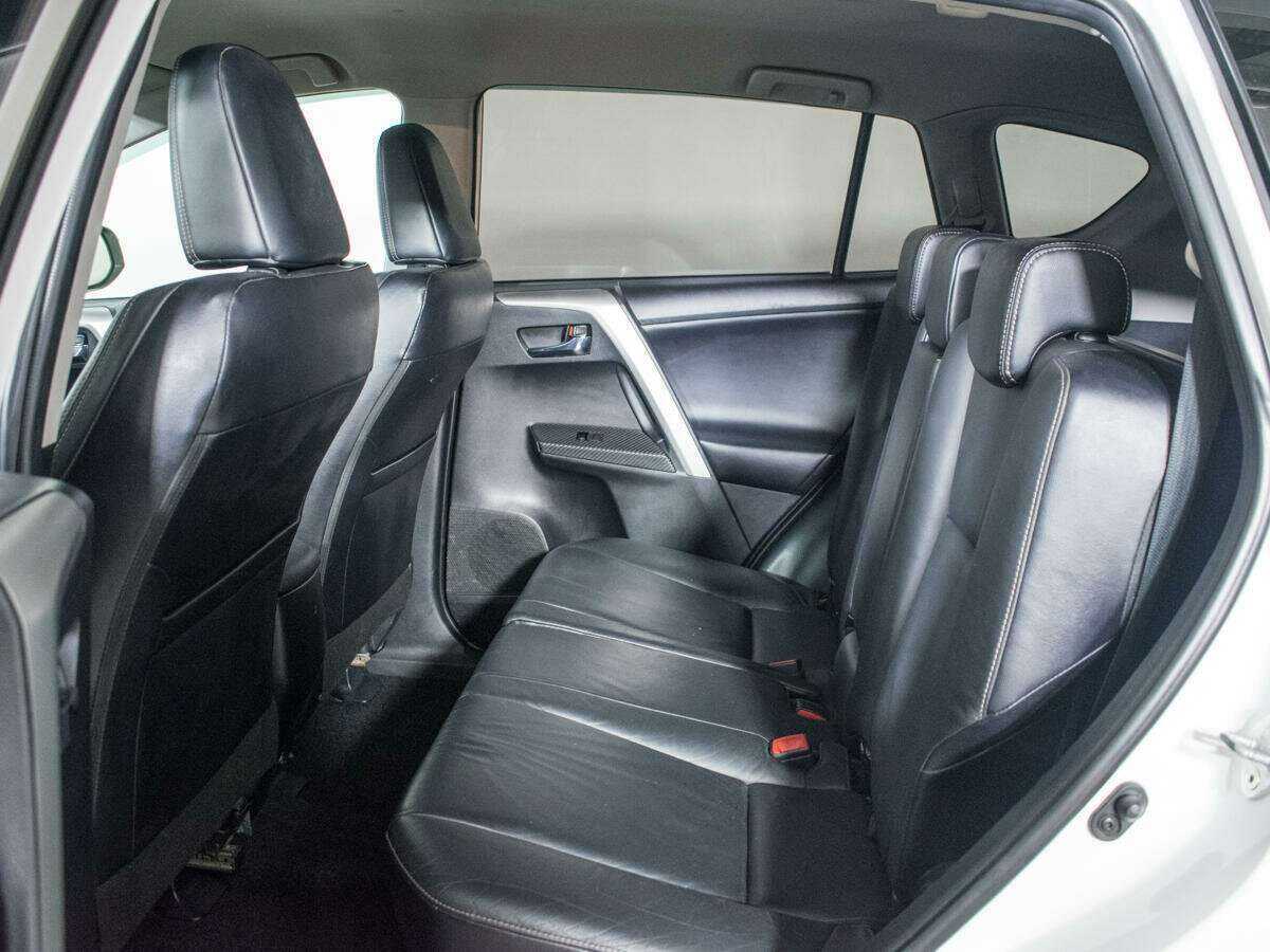 Купить Toyota RAV4 с пробегом. Фото: #9