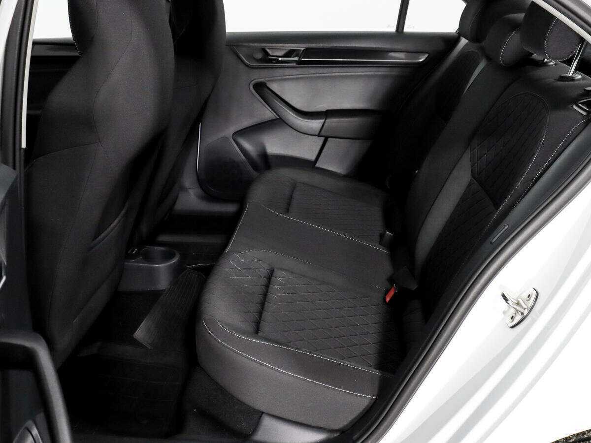 Купить Skoda Rapid с пробегом. Фото: #9