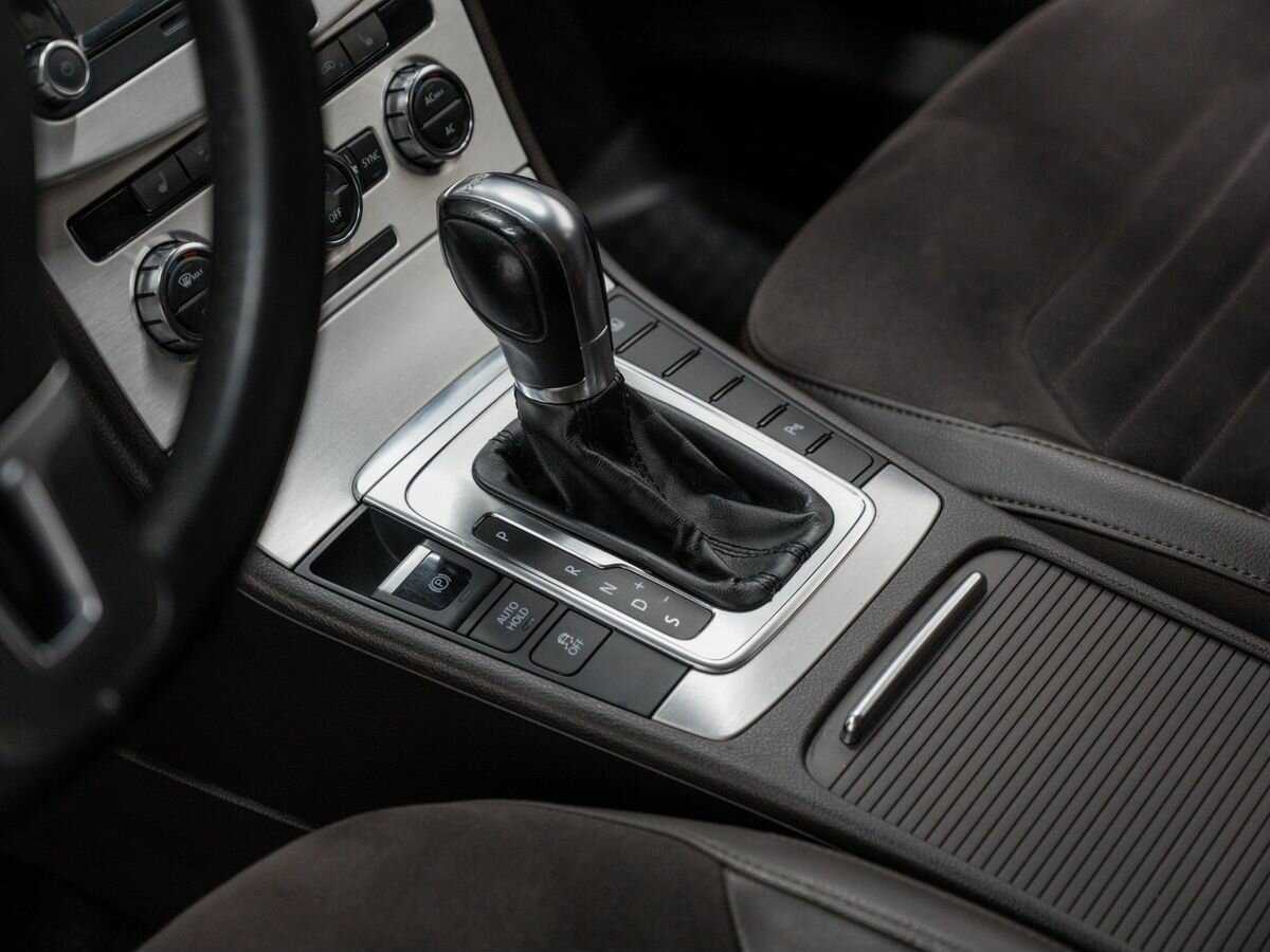 Купить Volkswagen Passat с пробегом. Фото: #17