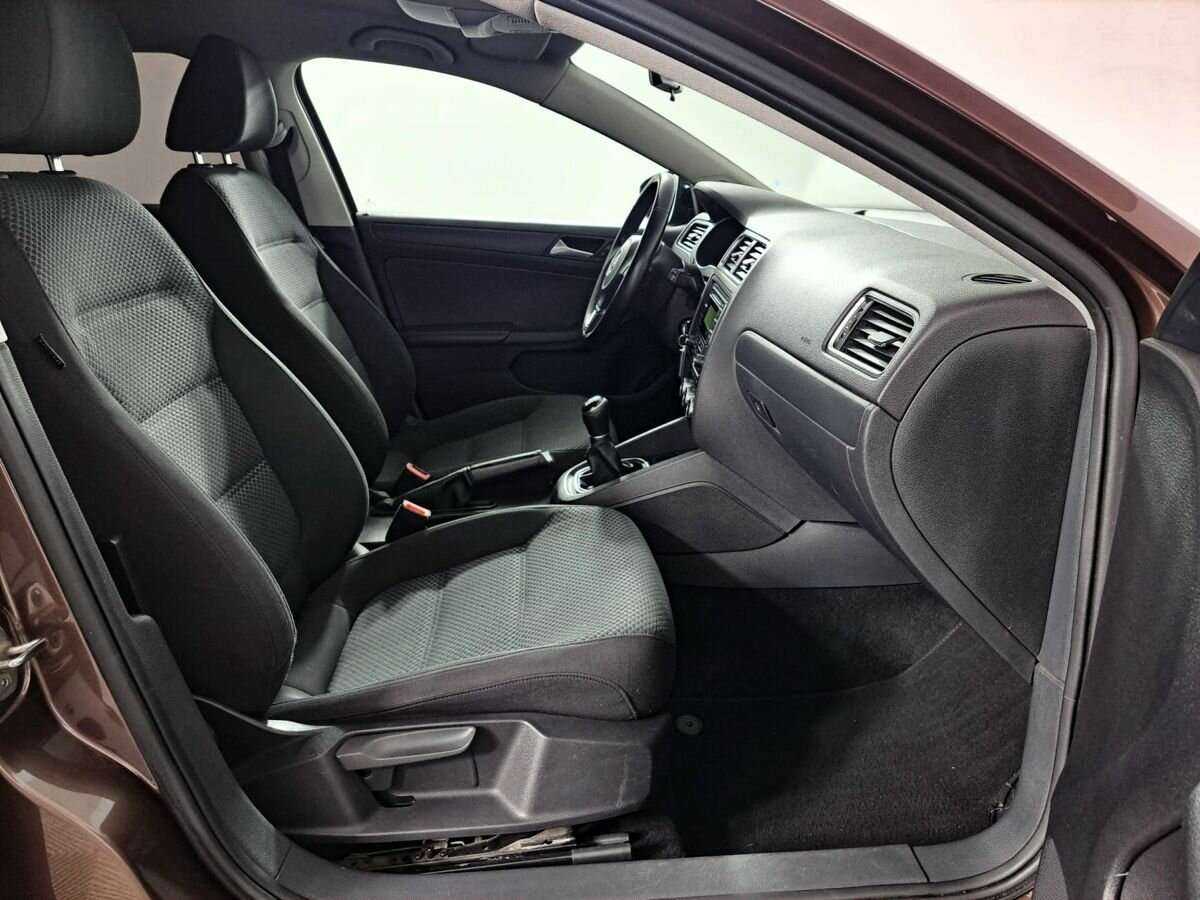 Купить Volkswagen Jetta с пробегом. Фото: #8