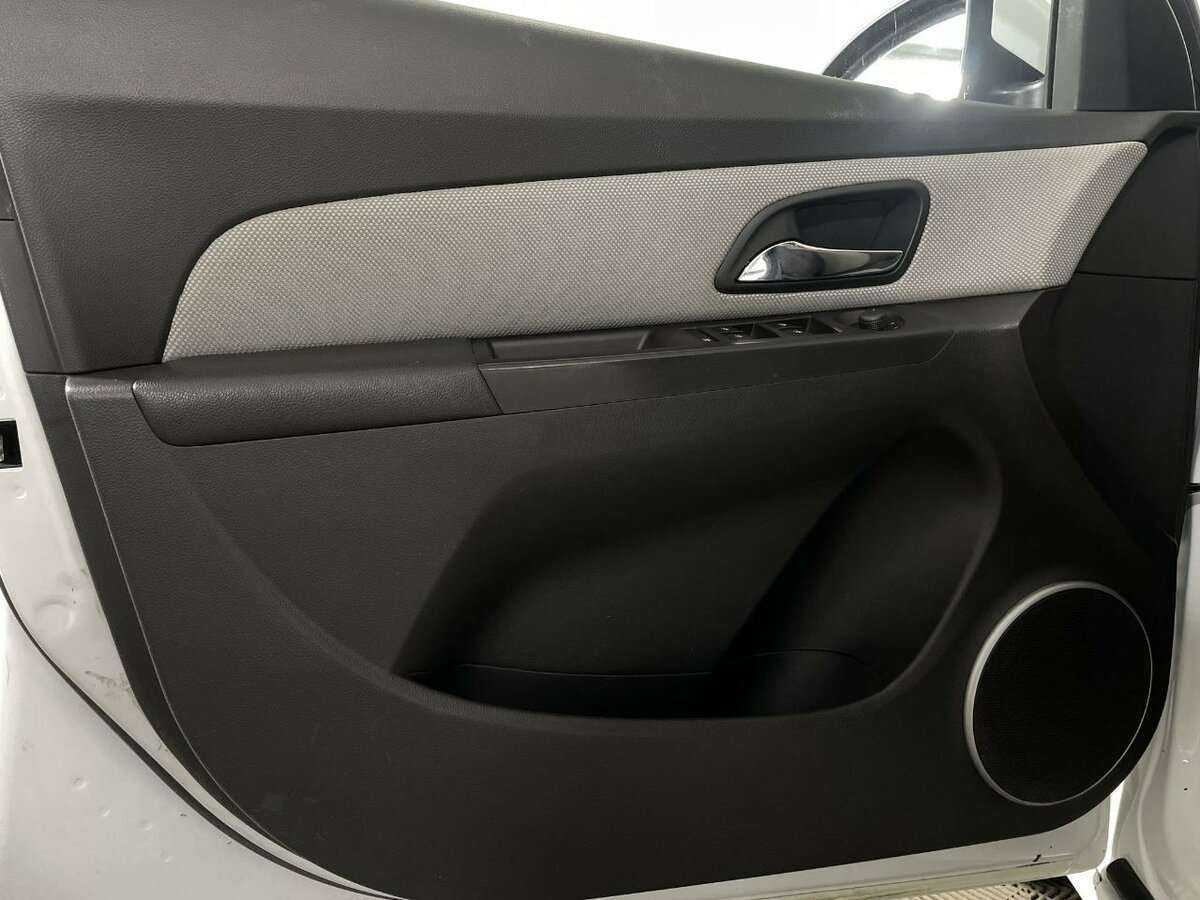 Купить Chevrolet Cruze с пробегом. Фото: #6