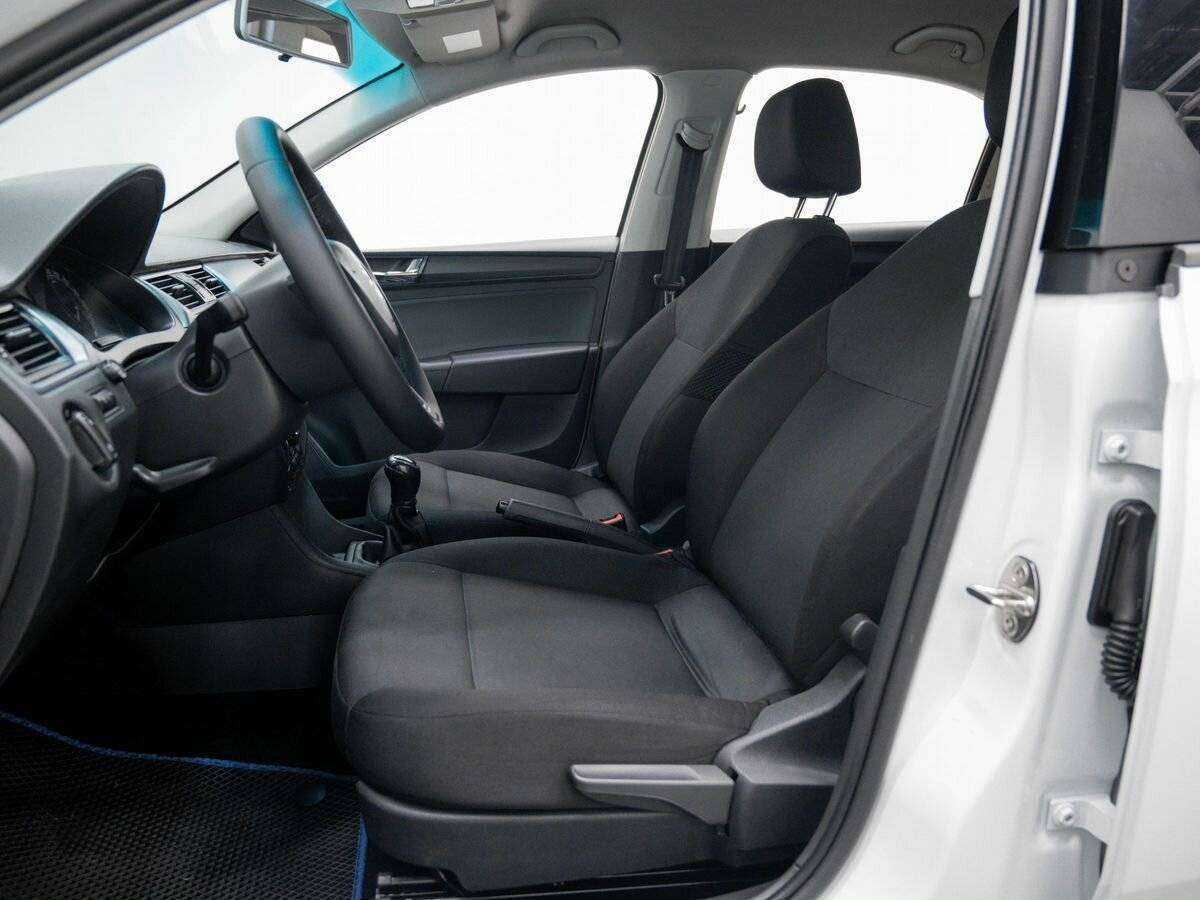 Купить Skoda Rapid с пробегом. Фото: #17