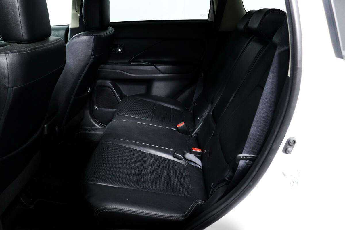 Купить Mitsubishi Outlander с пробегом. Фото: #9