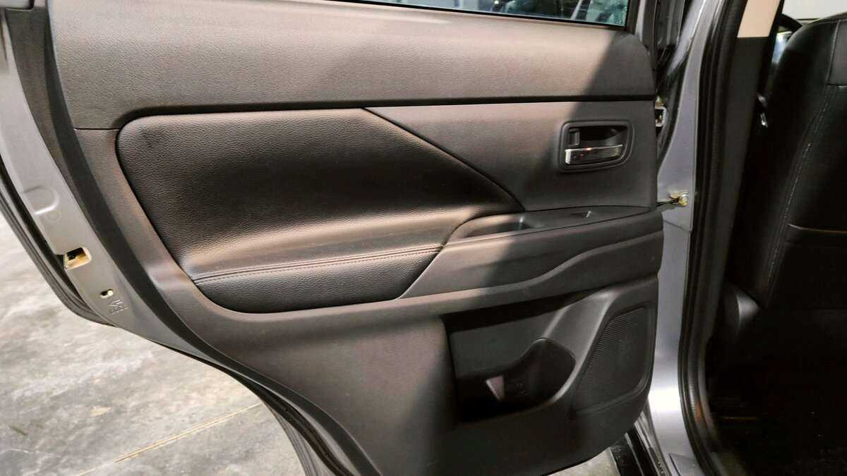 Купить Mitsubishi Outlander с пробегом. Фото: #14