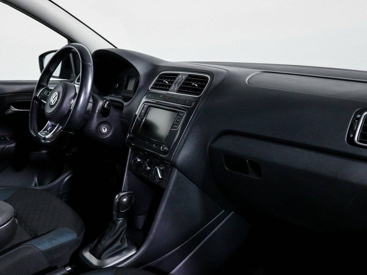 Купить Volkswagen Polo с пробегом. Фото: #8