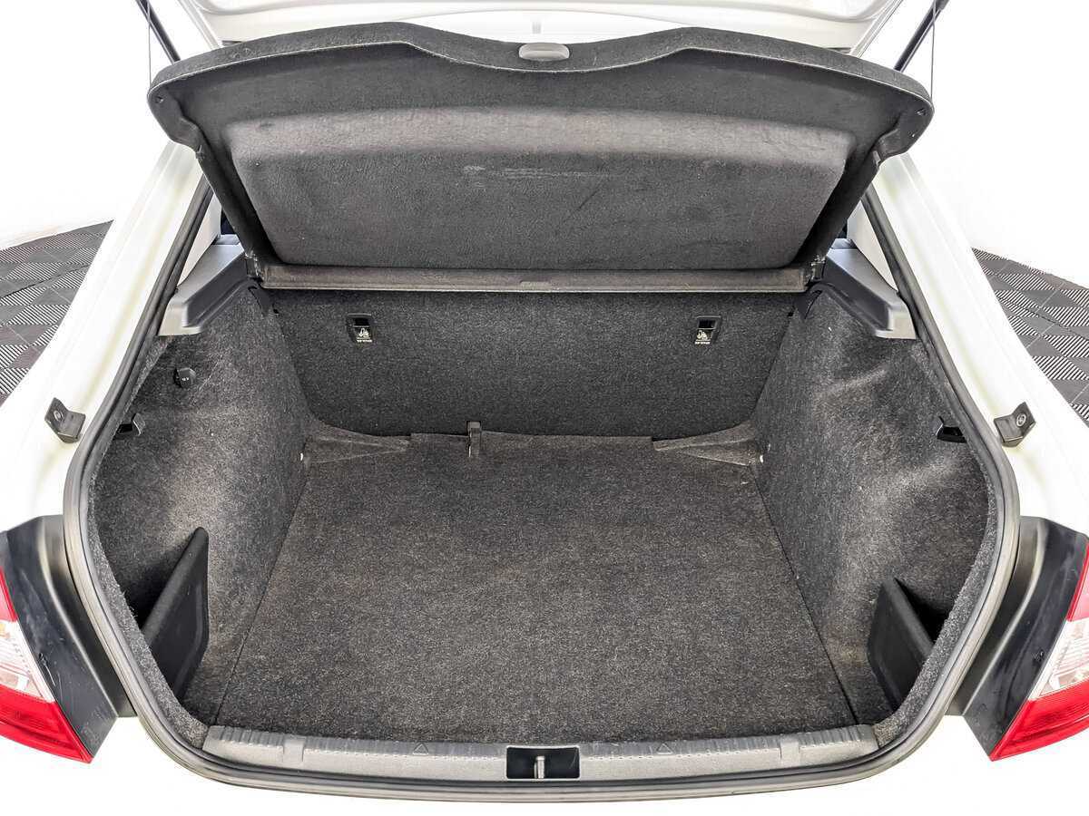 Купить Skoda Rapid с пробегом. Фото: #9