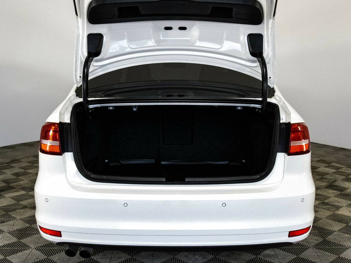 Купить Volkswagen Jetta с пробегом. Фото: #16