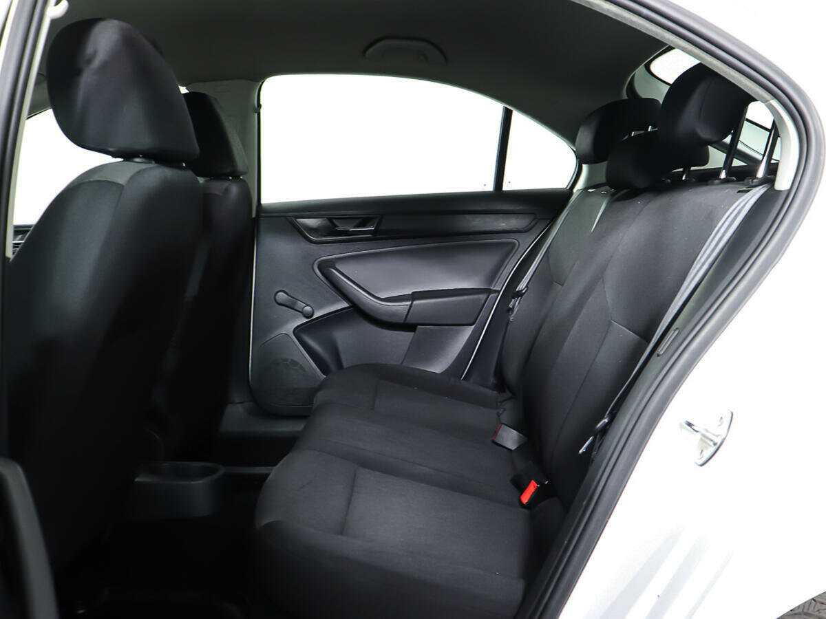 Купить Skoda Rapid с пробегом. Фото: #9