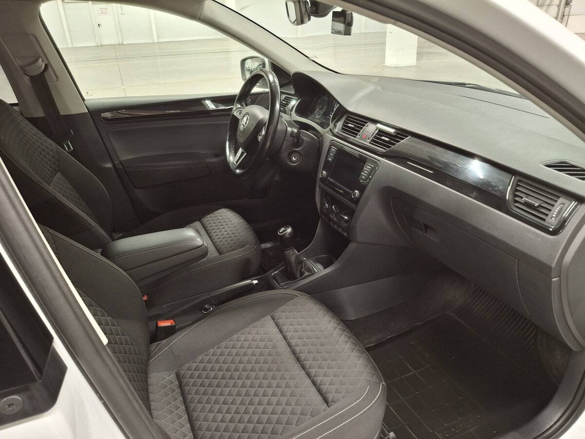 Купить Skoda Rapid с пробегом. Фото: #10