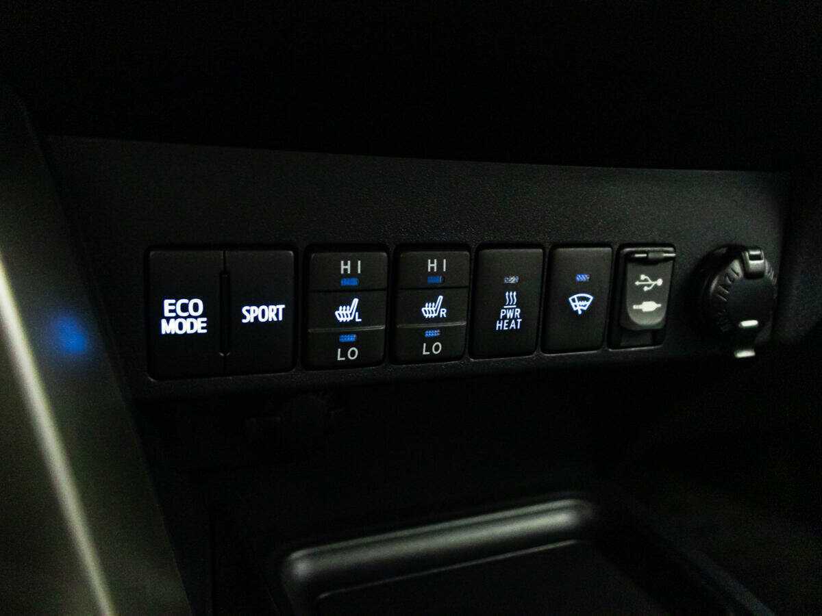 Купить Toyota RAV4 с пробегом. Фото: #16