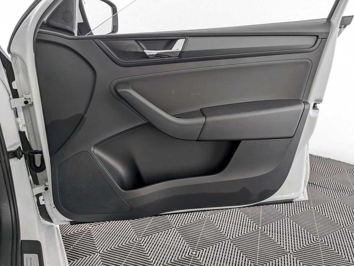Купить Skoda Rapid с пробегом. Фото: #19