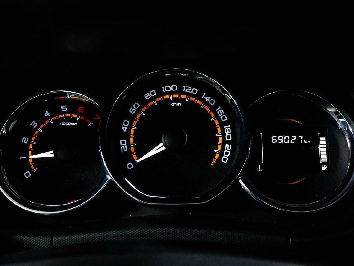 Купить Lada (ВАЗ) Largus с пробегом. Фото: #10