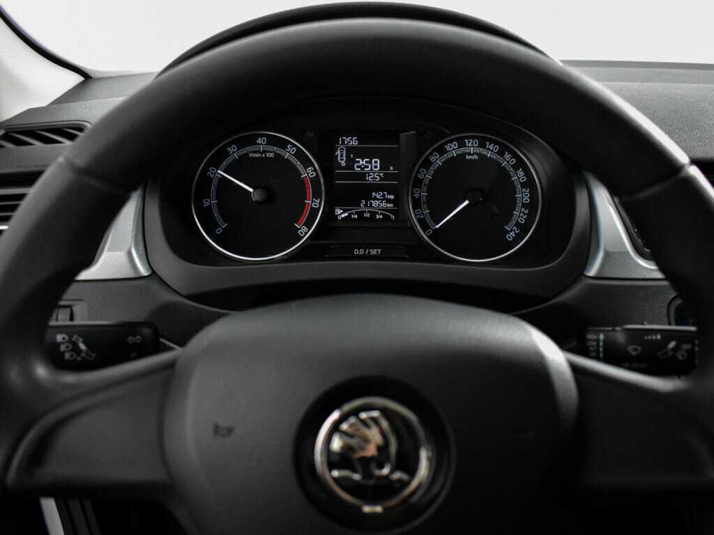 Купить Skoda Rapid с пробегом. Фото: #13