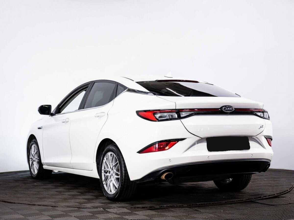 Купить JAC J7 с пробегом. Фото: #3