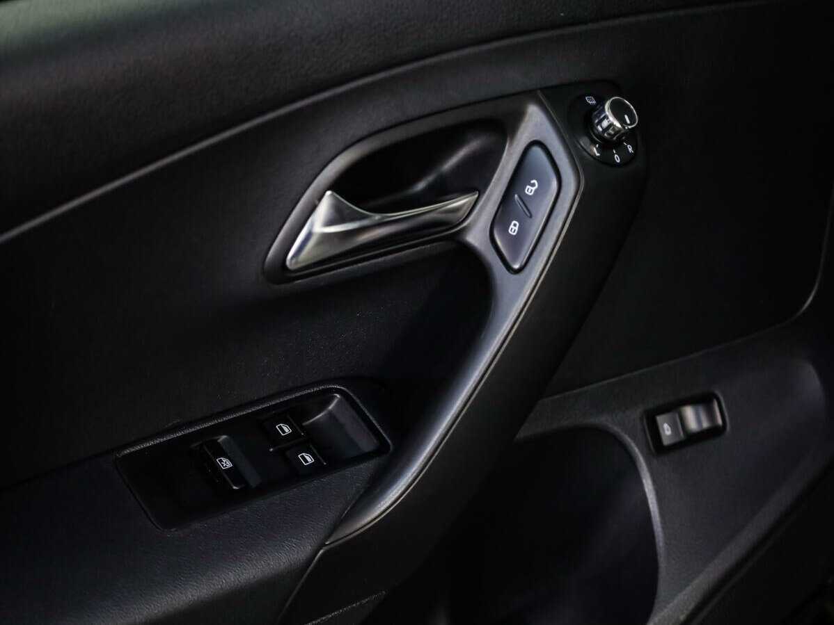 Купить Volkswagen Polo с пробегом. Фото: #13