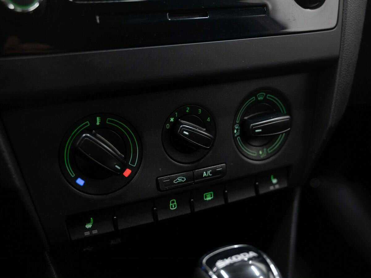 Купить Skoda Rapid с пробегом. Фото: #18