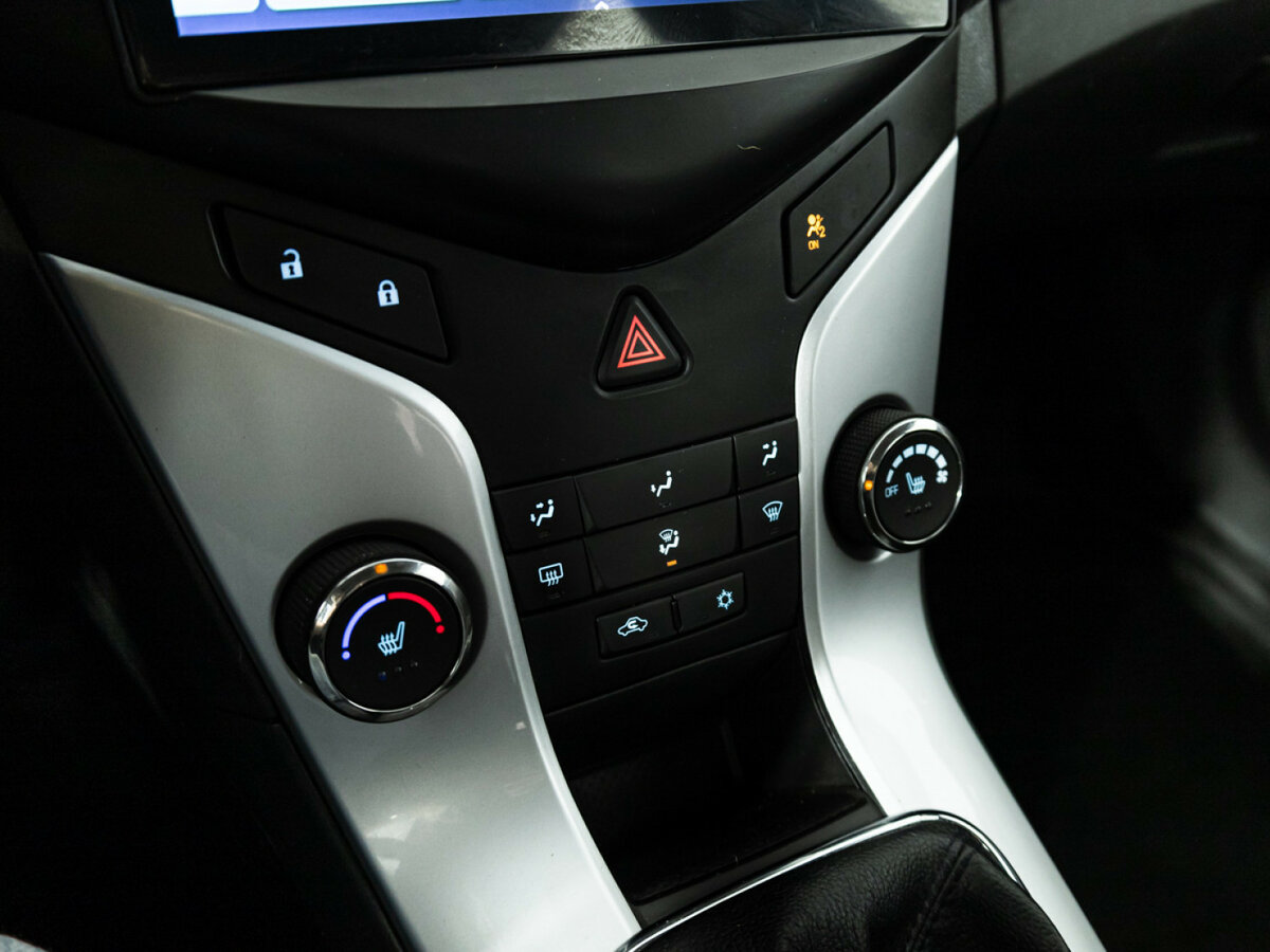 Купить Chevrolet Cruze с пробегом. Фото: #17