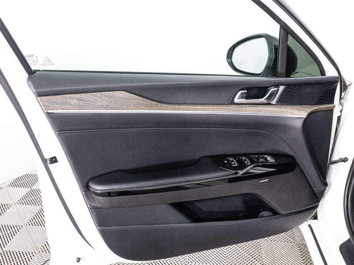 Купить Kia K5 с пробегом. Фото: #22