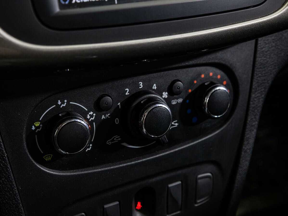 Купить Renault Logan с пробегом. Фото: #15