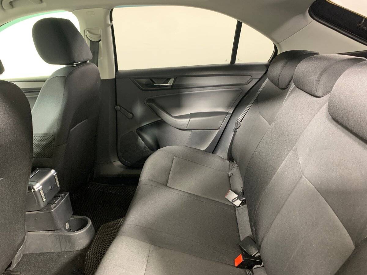 Купить Skoda Rapid с пробегом. Фото: #16