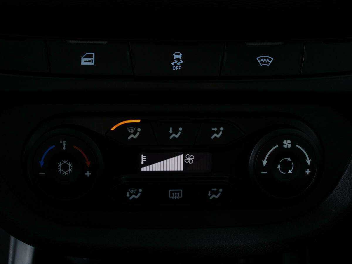 Купить Lada (ВАЗ) Vesta с пробегом. Фото: #11