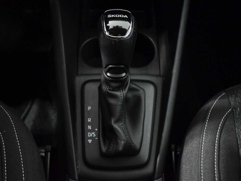 Купить Skoda Rapid с пробегом. Фото: #9