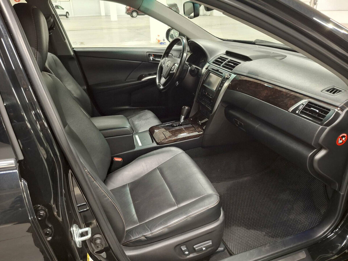 Купить Toyota Camry с пробегом. Фото: #9
