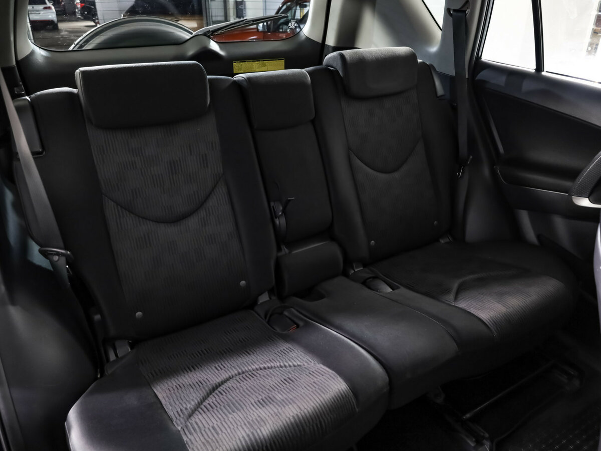 Купить Toyota RAV4 с пробегом. Фото: #7