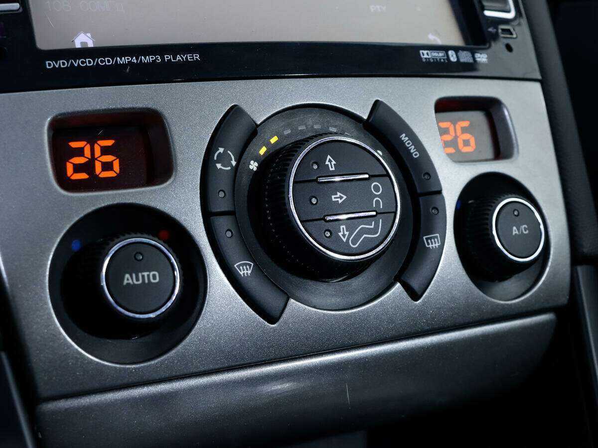 Купить Peugeot 408 с пробегом. Фото: #13