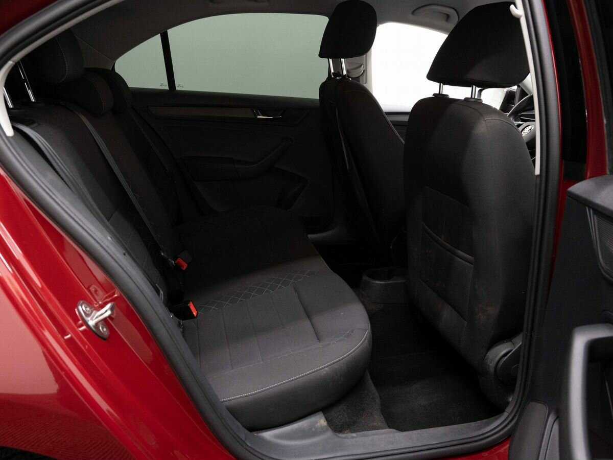 Купить Skoda Rapid с пробегом. Фото: #9